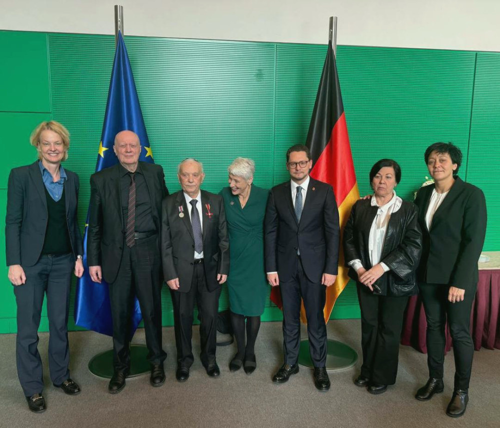 2833 image for slide