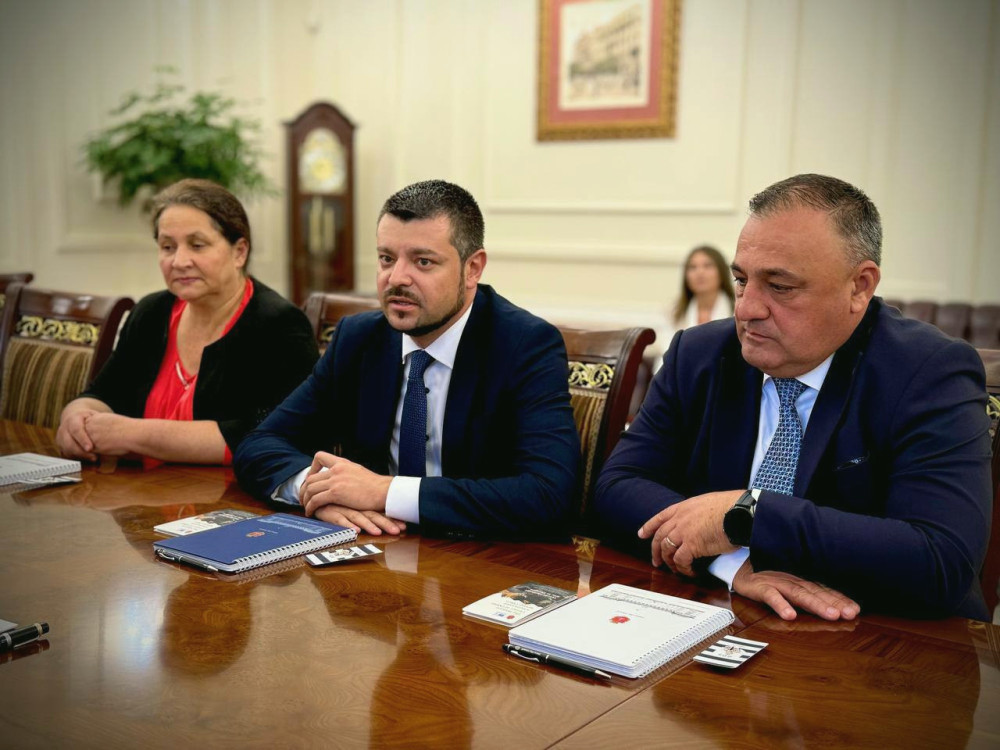 8724 image for slide