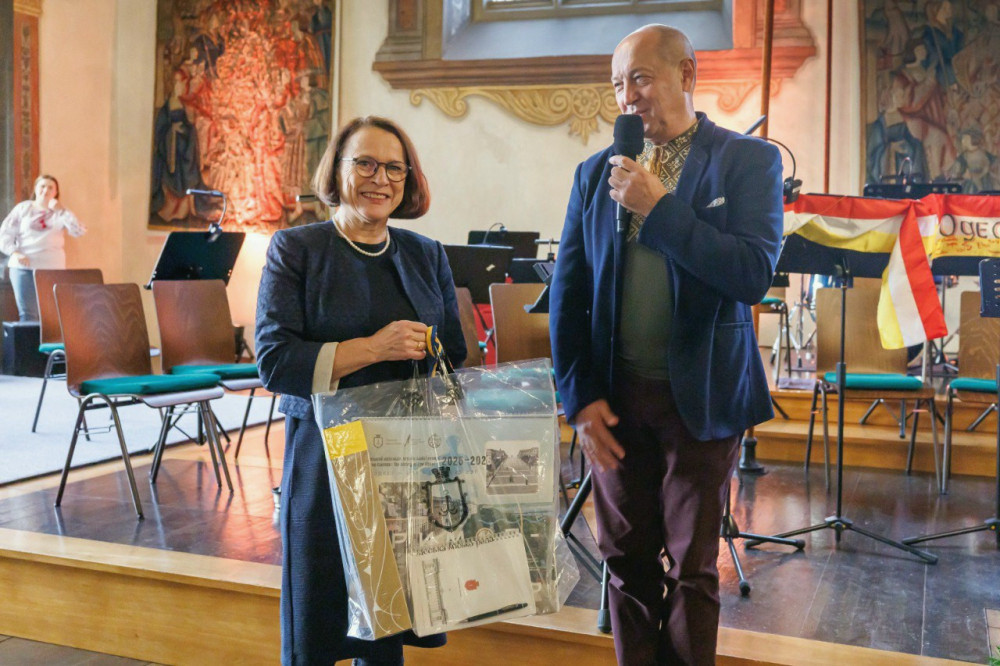 9350 image for slide